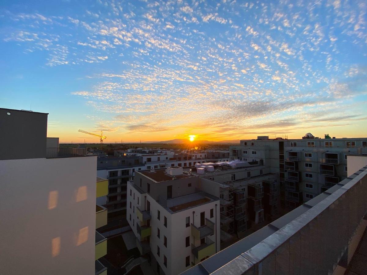 Sonnenwohnen Penthouse Direkt Bei U-Bahn Und Therme Wien Mit Top Anbindung Ins Zentrum エクステリア 写真
